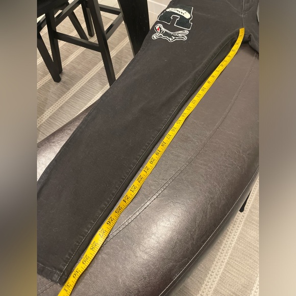 NWT Amiri Varsity Patch Logo Men's Black Distressed Jeans Size 38 - Picture 9 of 9